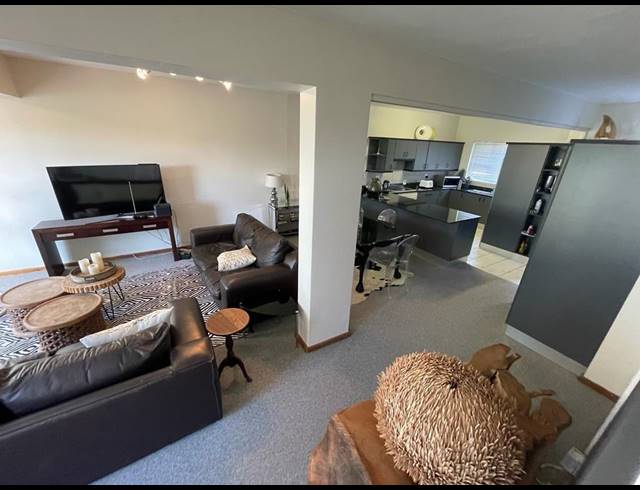 3 BEDROOM APARTMENT RENTED IN SUMMERSTRAND